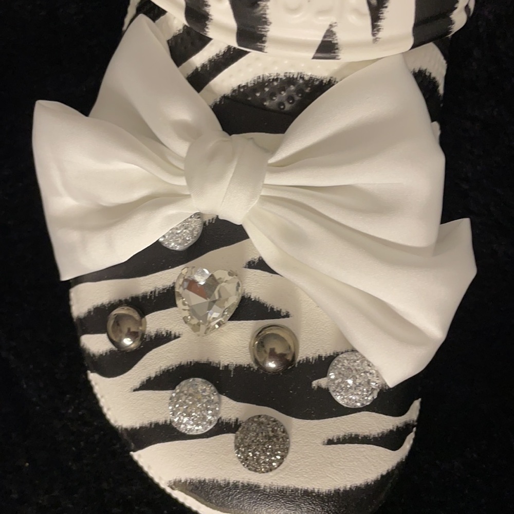 Crocs new and designed - Picture 2 of 4